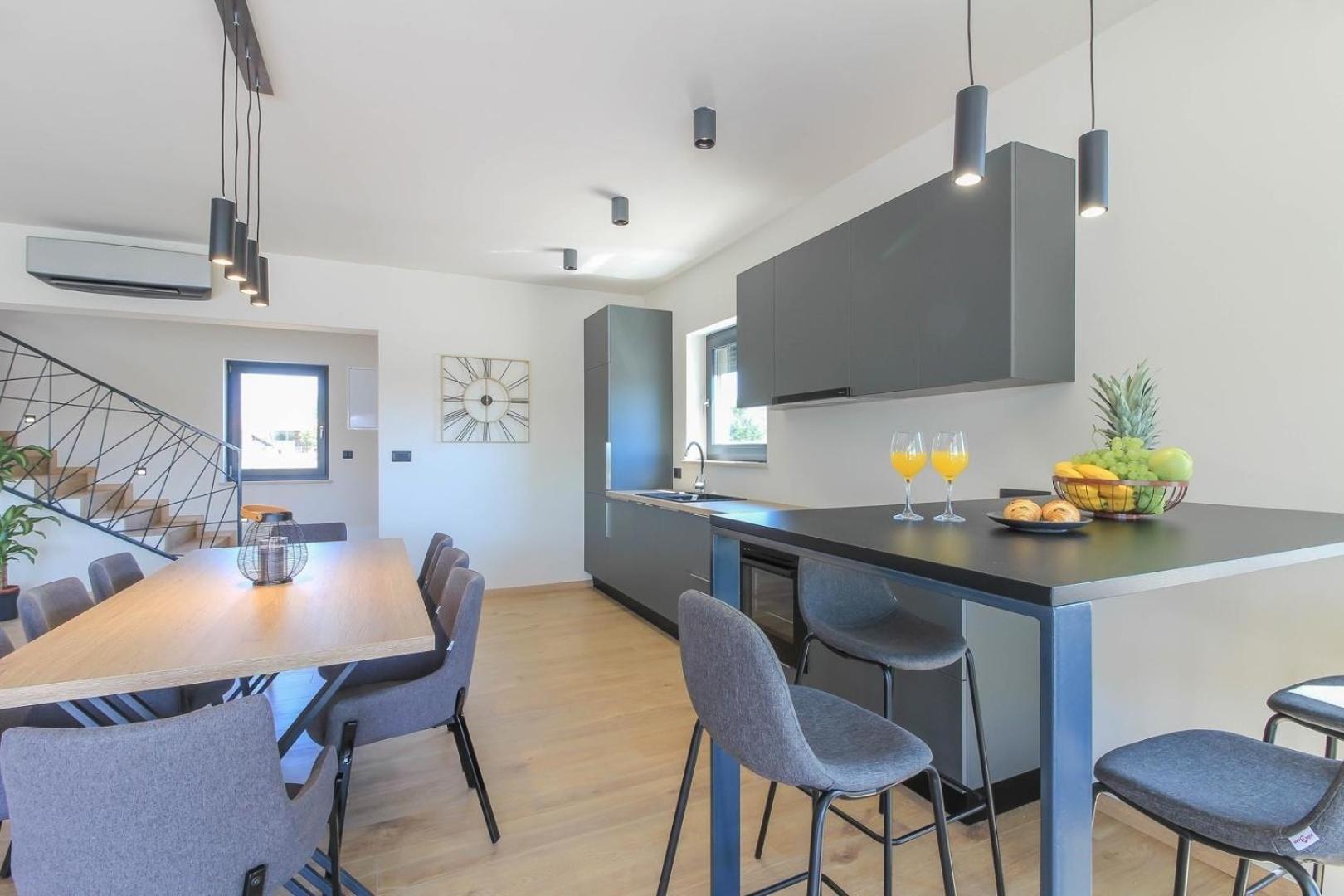 Ferienhaus Mit Privatpool Fuer 8 Personen Ca 180 Qm In Loborika, Istrien Suedkueste Von Istrien *
