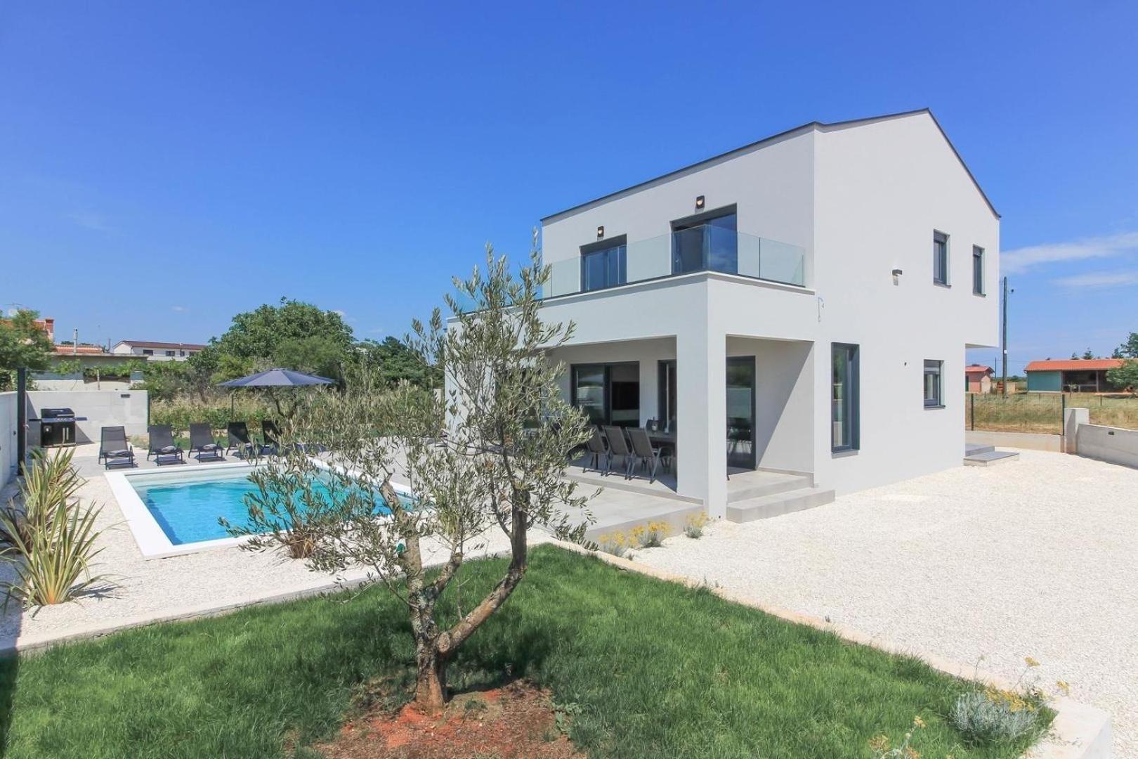 Ferienhaus Mit Privatpool Fuer 8 Personen Ca 180 Qm In Loborika, Istrien Suedkueste Von Istrien Pula