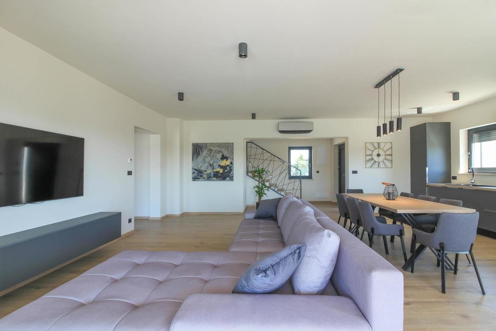 Ferienhaus Mit Privatpool Fuer 8 Personen Ca 180 Qm In Loborika, Istrien Suedkueste Von Istrien *