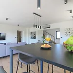 Ferienhaus Mit Privatpool Fuer 8 Personen Ca 180 Qm In Loborika, Istrien Suedkueste Von Istrien